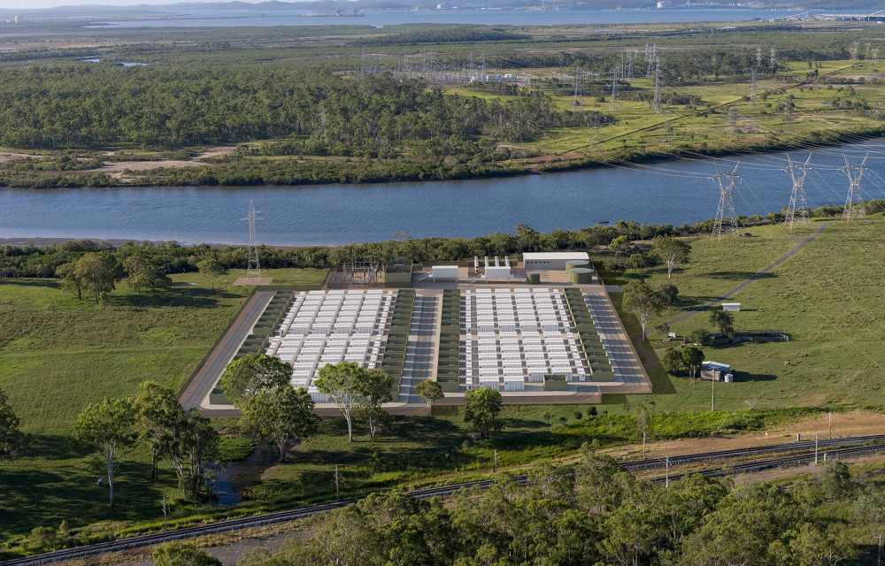Map showing the Byellee Battery Energy Storage System site layout near Gladstone, including the BESS compound, 275 kV transmission towers, underground 132 kV cable under the Calliope River, and connection to the Powerlink substation.